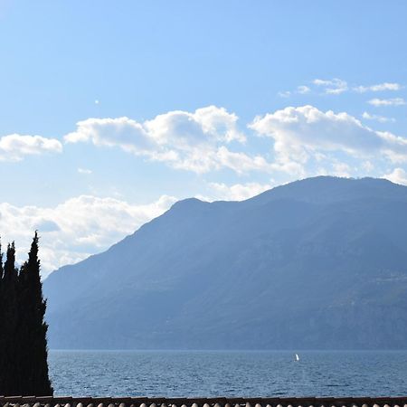 Albergo Al Pescatore Brenzone sul Garda Bagian luar foto