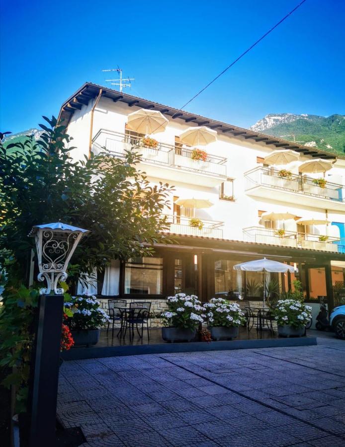 Albergo Al Pescatore Brenzone sul Garda Bagian luar foto