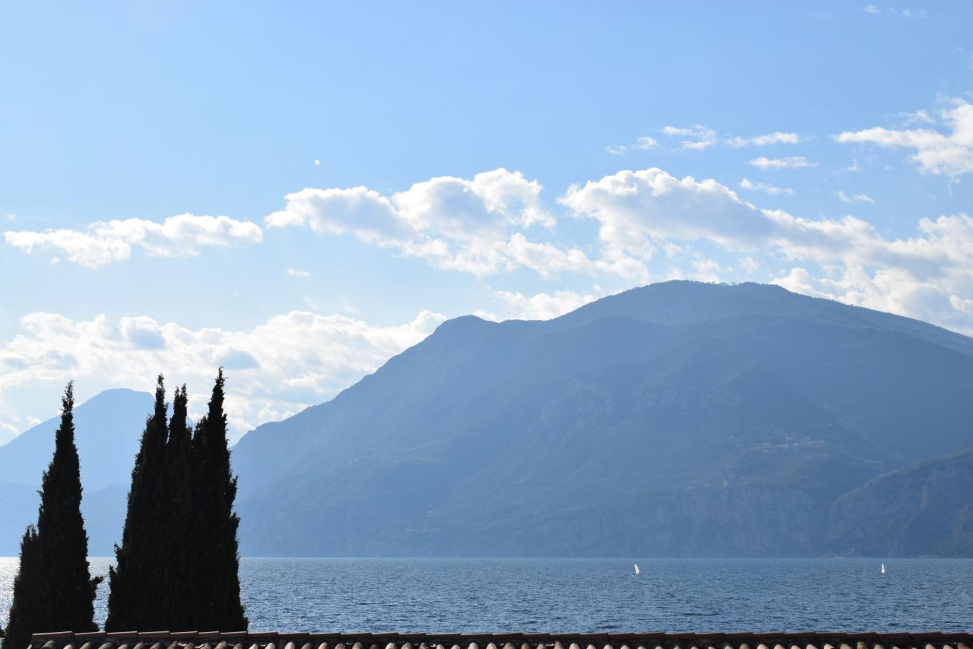 Albergo Al Pescatore Brenzone sul Garda Bagian luar foto