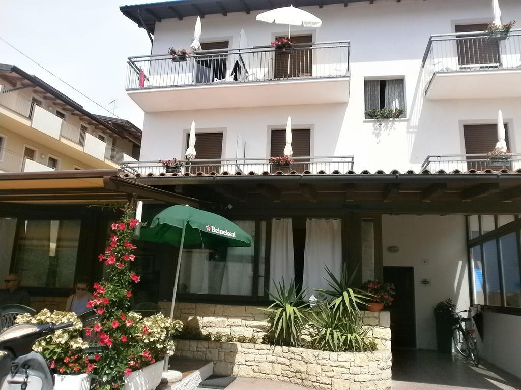 Albergo Al Pescatore Brenzone sul Garda Bagian luar foto