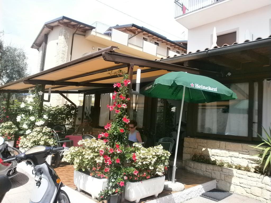 Albergo Al Pescatore Brenzone sul Garda Bagian luar foto