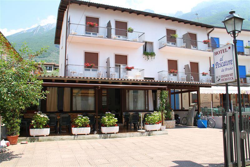 Albergo Al Pescatore Brenzone sul Garda Bagian luar foto