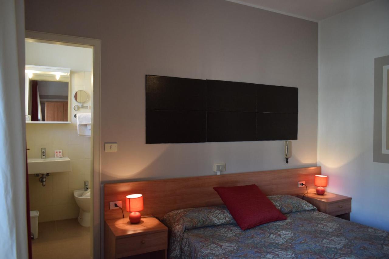 Albergo Al Pescatore Brenzone sul Garda Bagian luar foto