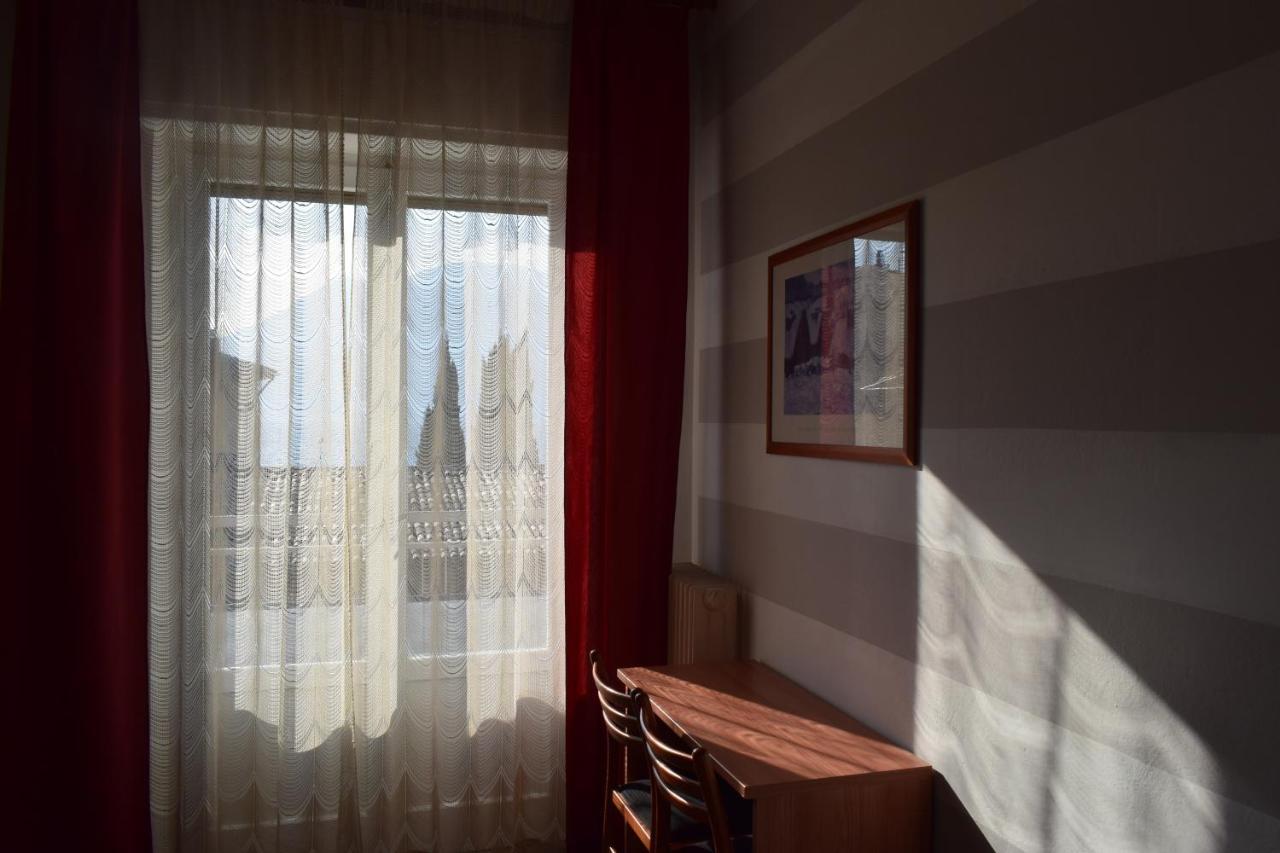 Albergo Al Pescatore Brenzone sul Garda Bagian luar foto