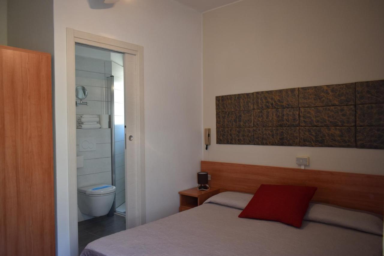 Albergo Al Pescatore Brenzone sul Garda Bagian luar foto