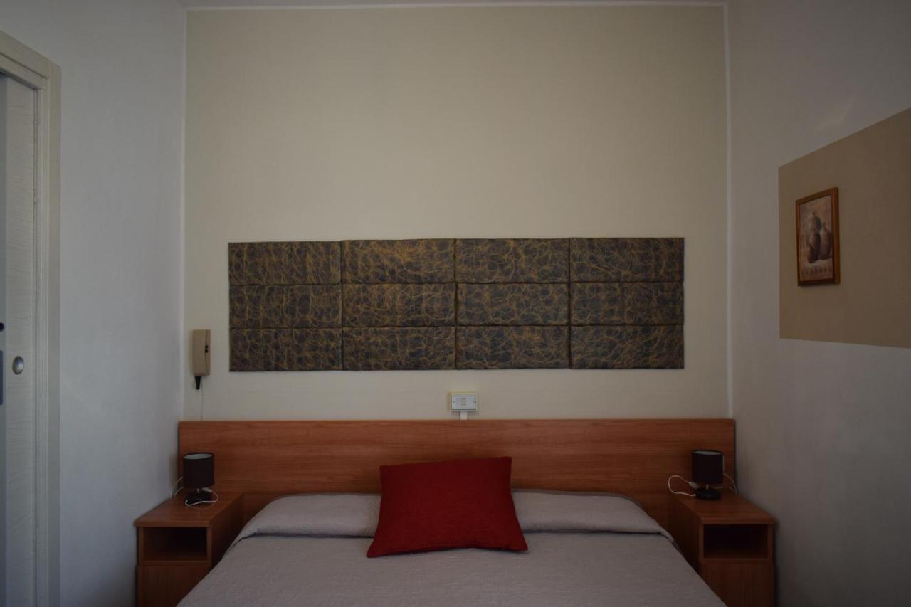 Albergo Al Pescatore Brenzone sul Garda Bagian luar foto