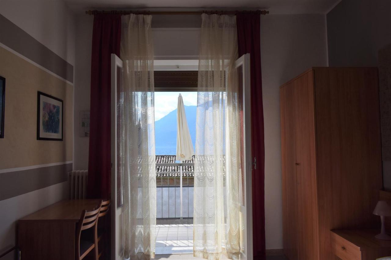 Albergo Al Pescatore Brenzone sul Garda Bagian luar foto