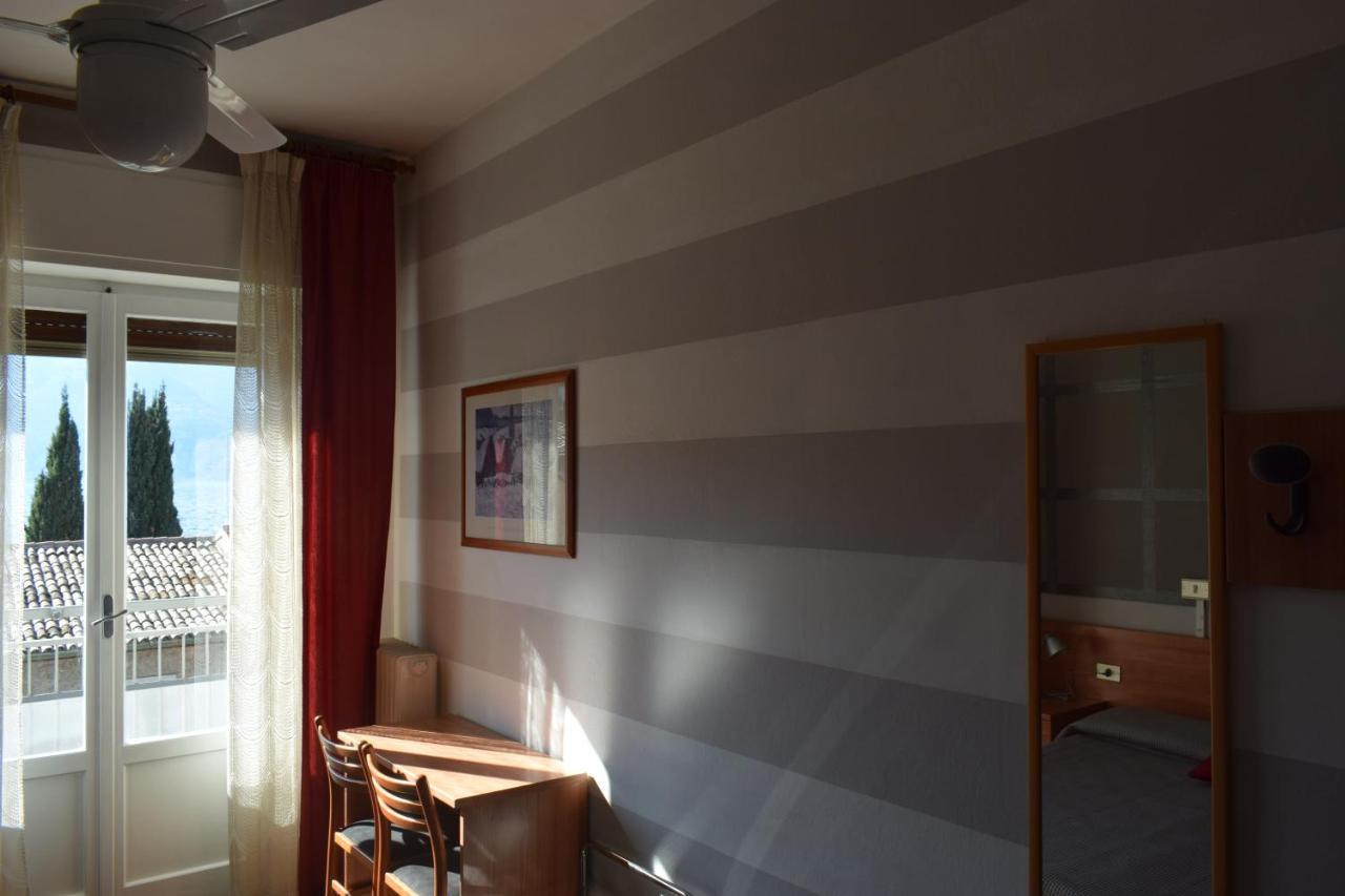 Albergo Al Pescatore Brenzone sul Garda Bagian luar foto