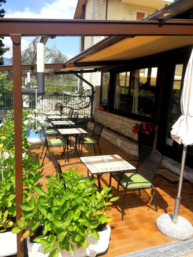 Albergo Al Pescatore Brenzone sul Garda Bagian luar foto
