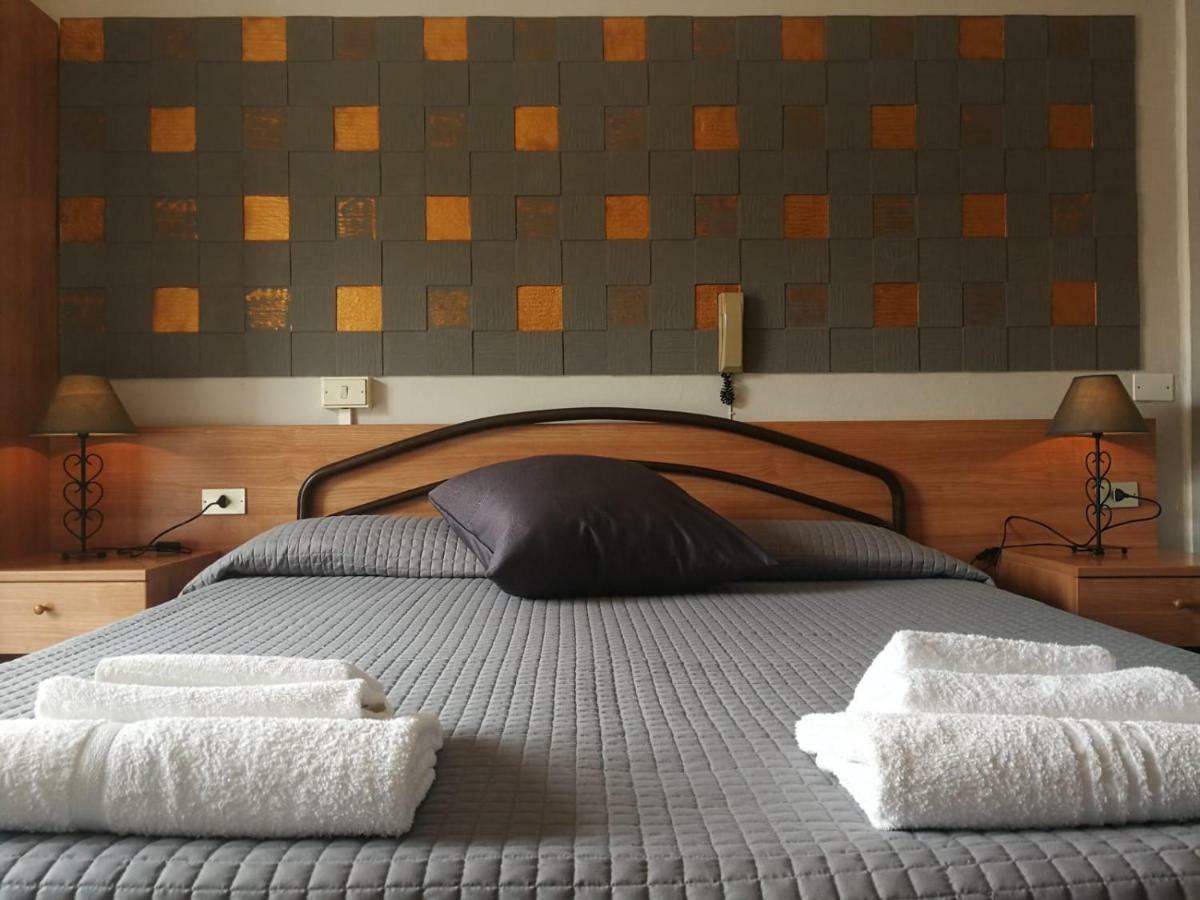 Albergo Al Pescatore Brenzone sul Garda Bagian luar foto