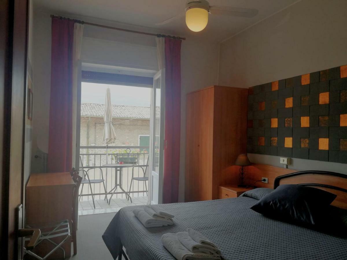 Albergo Al Pescatore Brenzone sul Garda Bagian luar foto