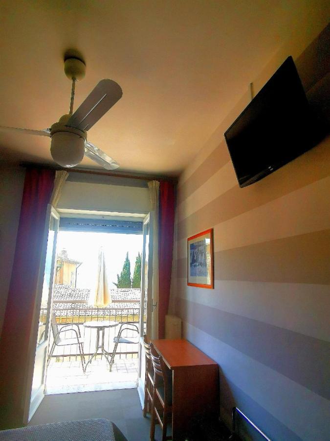 Albergo Al Pescatore Brenzone sul Garda Bagian luar foto
